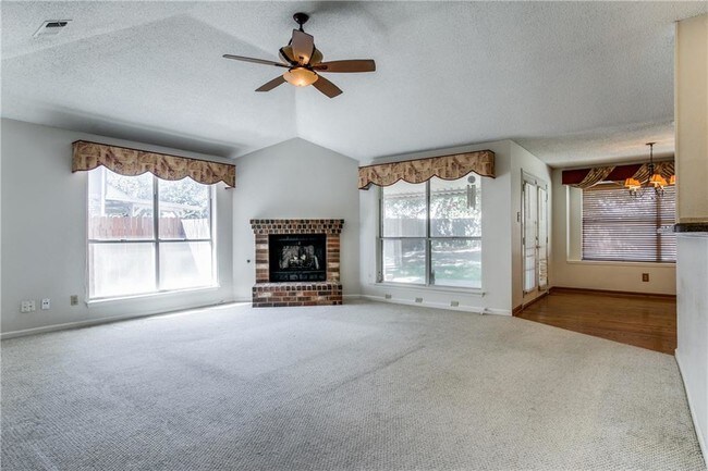 Foto del edificio - 4921 Oak Hollow Dr