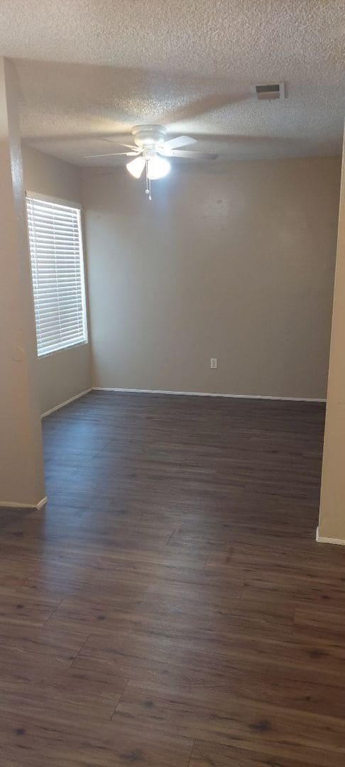 Foto del edificio - 2 Bed 1.5 Bathroom Condo for Rent