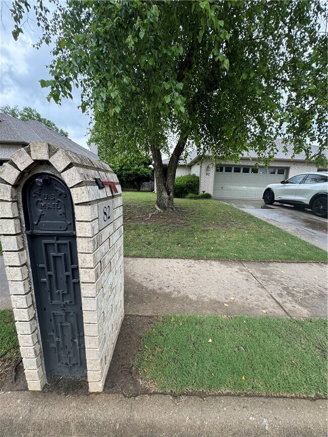 Foto del edificio - 82 E Cydnee St