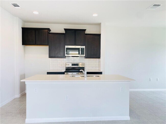 Building Photo - 16719 Radiant Dr