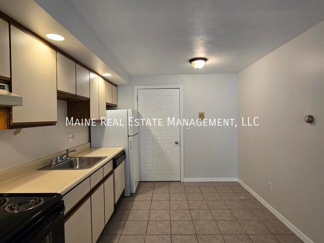 Building Photo - 20 Tall Pines Dr