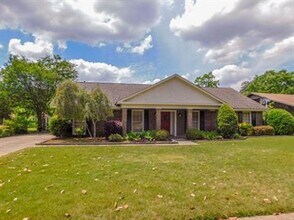 Building Photo - 212 Davors Dr
