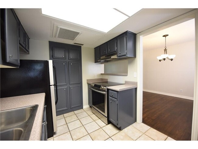 Building Photo - 6357 Oriole Dr