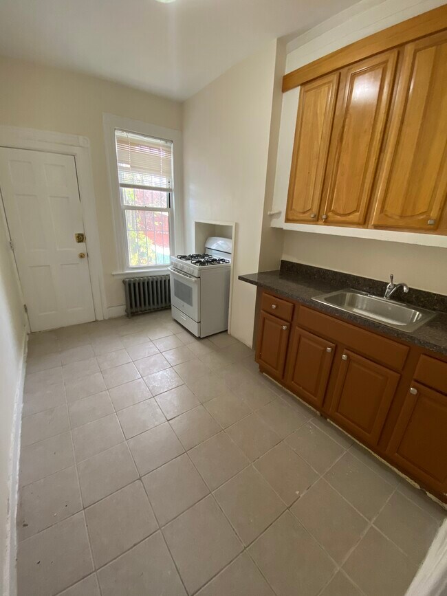 Building Photo - 206 Hale Ave