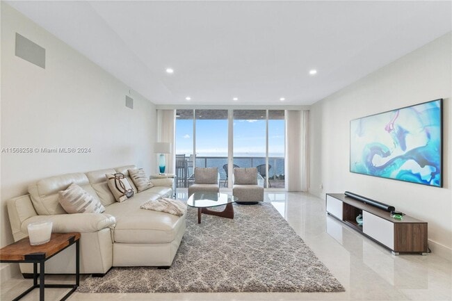 Building Photo - 3100 N Ocean Blvd