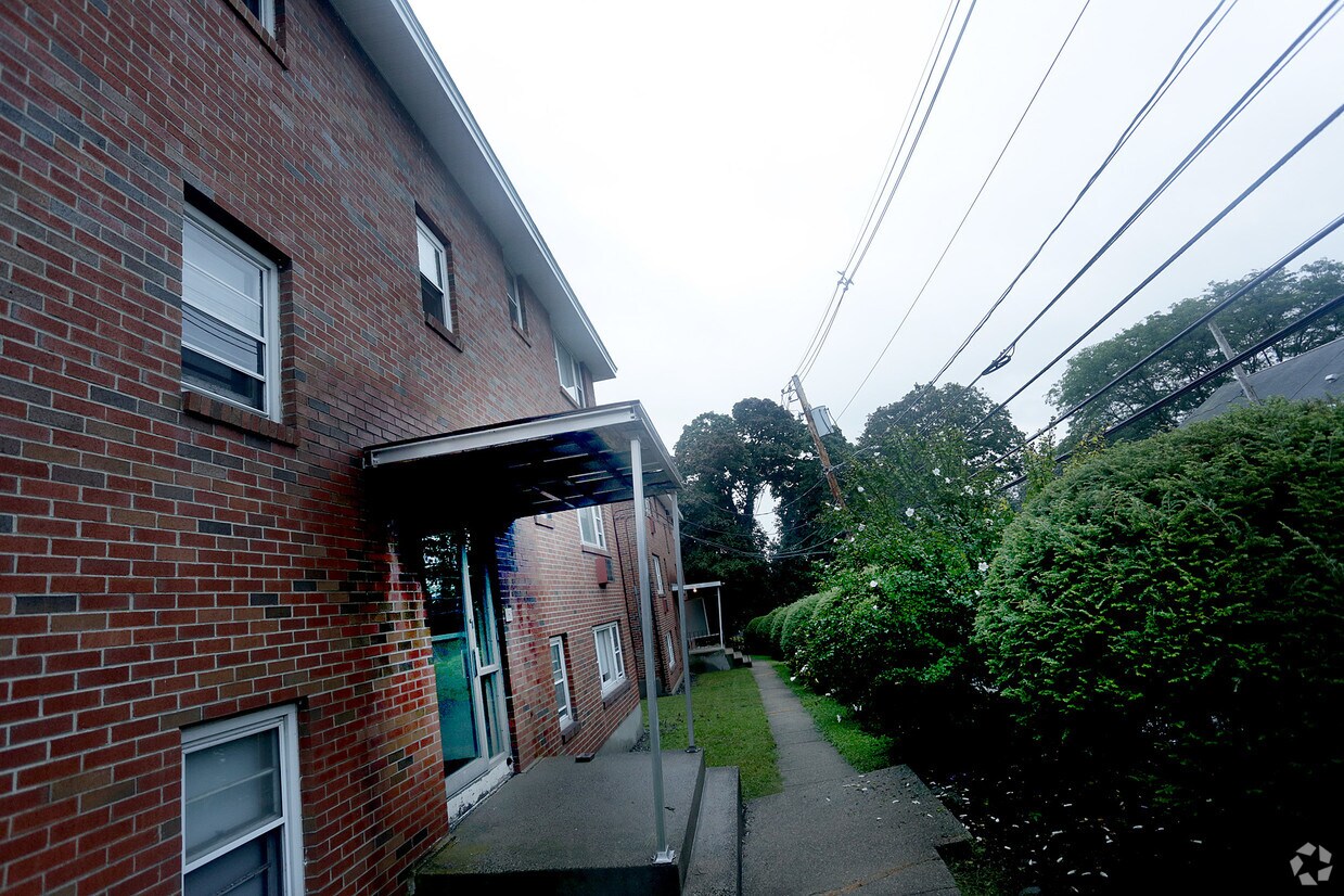 Building Photo - 81-109 Trapelo Rd