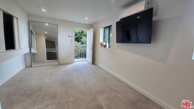 Foto del edificio - 8718 St Ives Dr