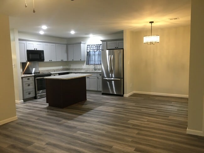 Building Photo - 17 Mulberry Rd