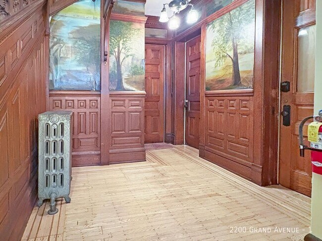 Foto del edificio - 2200 Grand Ave S