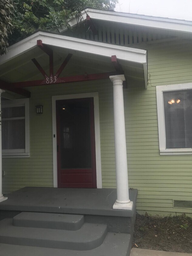 Foto principal - 833 Freeman Ave