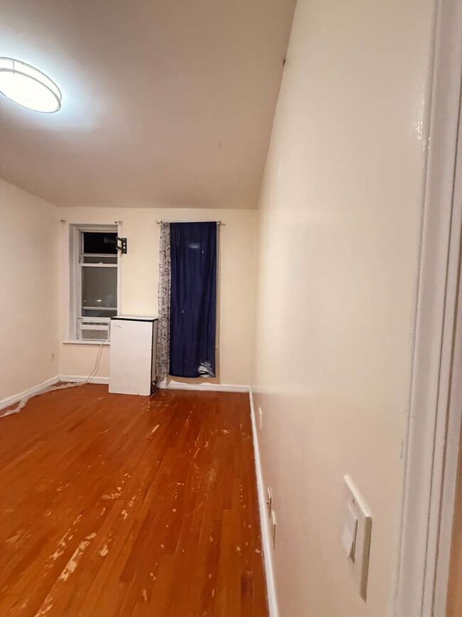 Building Photo - 321 Eldert Ln