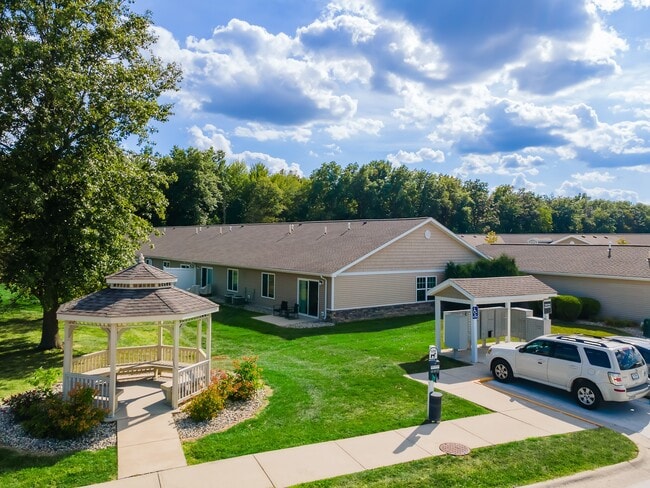 Building Photo - Redwood Fort Wayne Maplecrest Road