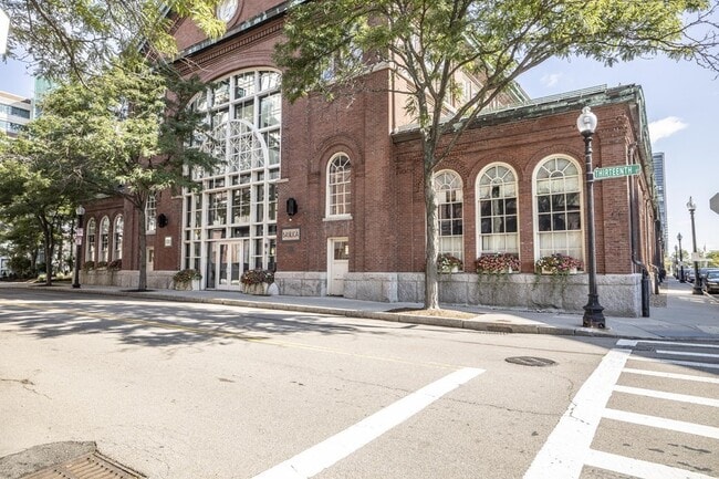 Building Photo - 106 13th St