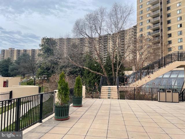 Building Photo - 307 Yoakum Pkwy