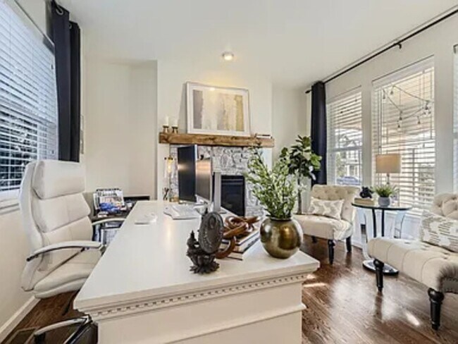 Foto del edificio - Luxury Living in Horseshoe Ridge | 5 Bed | 4 Bath | Finished Basement | Greenbelt Setting