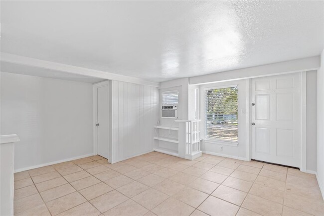 Building Photo - 203 Laguna Vista Dr