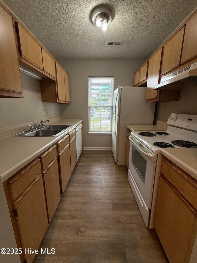 Foto del edificio - 106 Persimmon Ct
