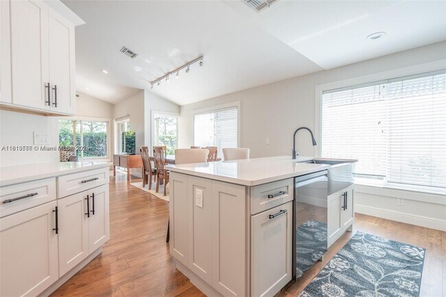 Foto del edificio - 2675 Oak Park Cir