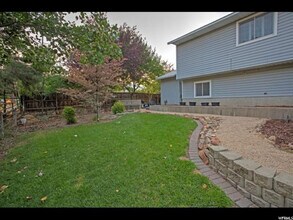 Building Photo - 12 E 500 S