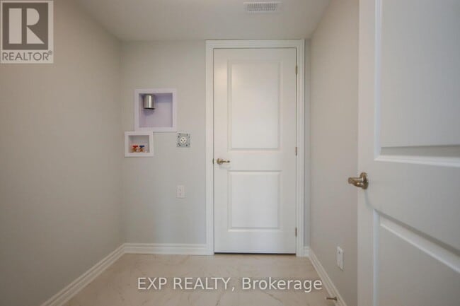 Building Photo - 2004 Leinster Cir