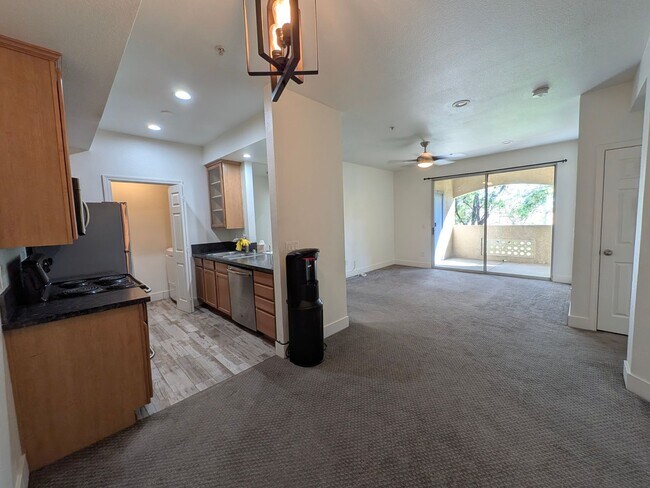 Foto del edificio - 2 Bedroom 2 Bathroom Condo in the Heart of Canyon Crest, Riverside!