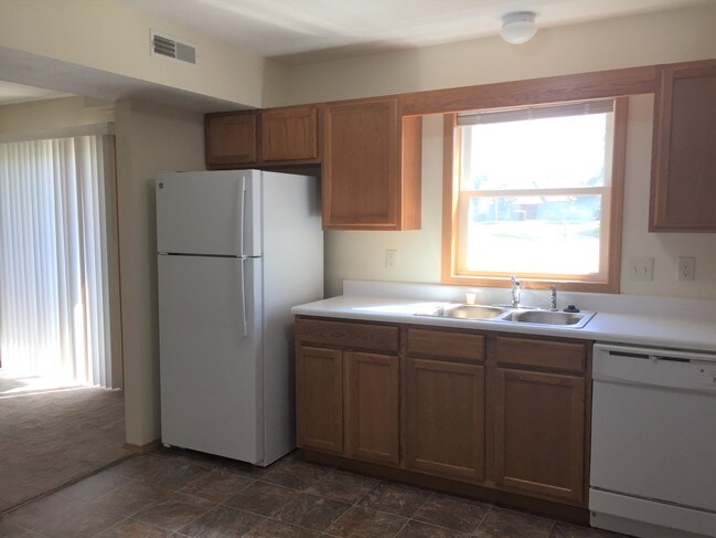 Kitchen - 105 Kennebeck Ct