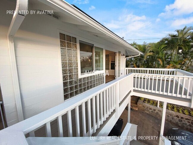 Building Photo - Video Tour! - Beautifully Renovated with V...