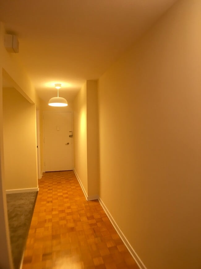 Building Photo - 224 W Rittenhouse Sq