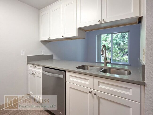 Building Photo - 3602 SW Beaverton Hillsdale Hwy