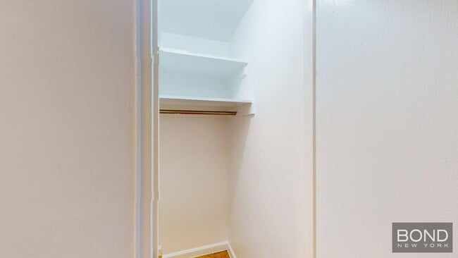 Building Photo - 306 E 91st St