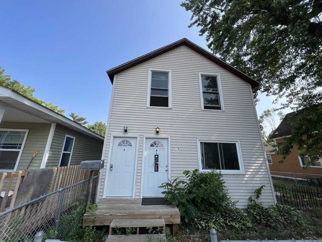 Primary Photo - 579 Van Buren Ave