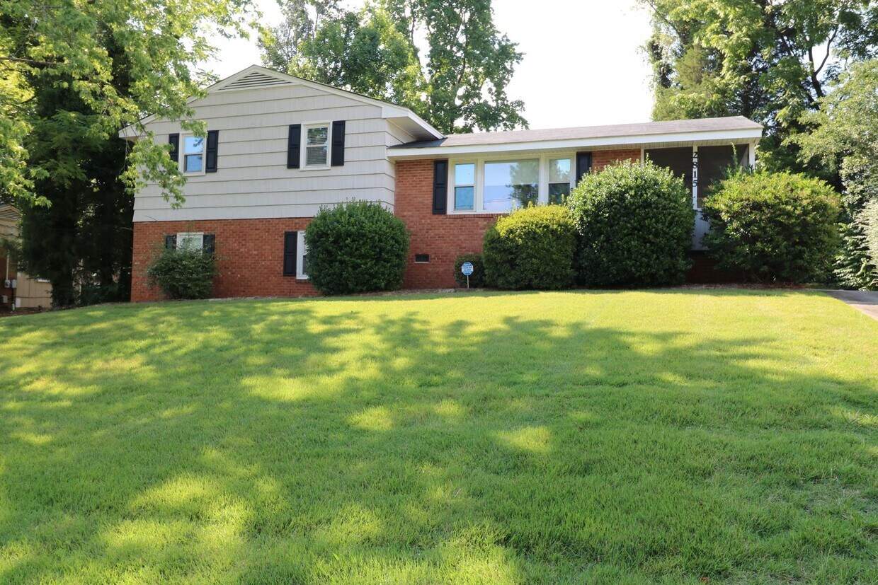 Foto principal - 2815 Ashwood Dr