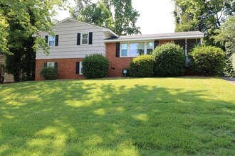 Building Photo - 2815 Ashwood Dr