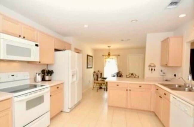 Building Photo - 9008 Gainsborough Dr