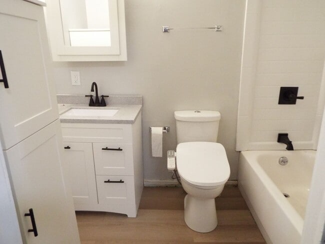 Building Photo - 710 W 3rd St