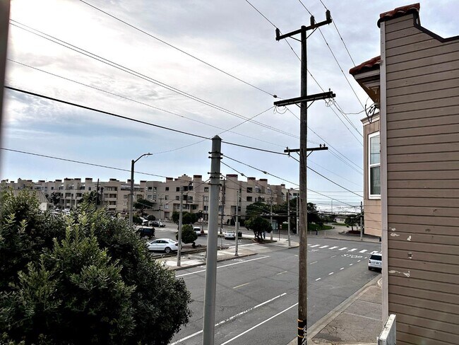 Building Photo - 4710 Cabrillo St