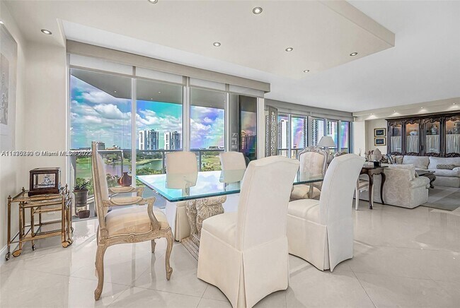 Foto del edificio - 20281 E Country Club Dr