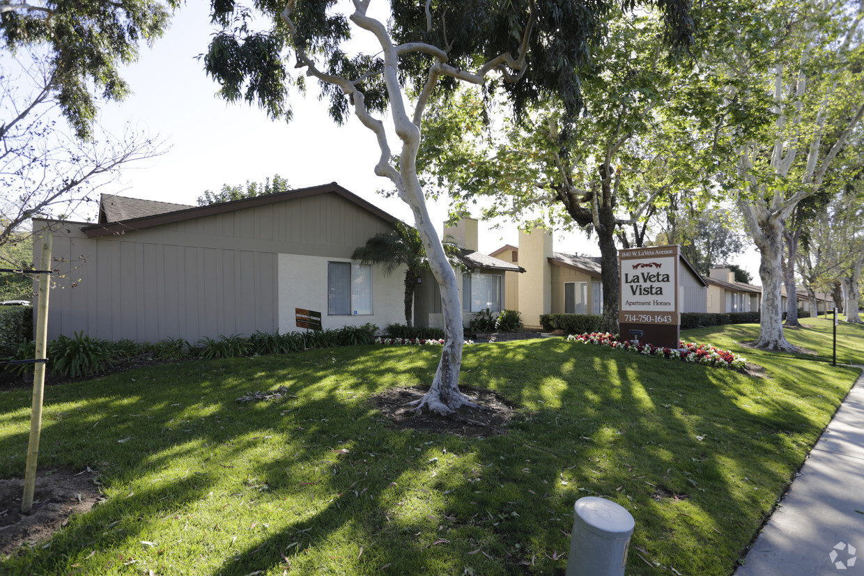 Primary Photo - La Veta Vista Apartment Homes