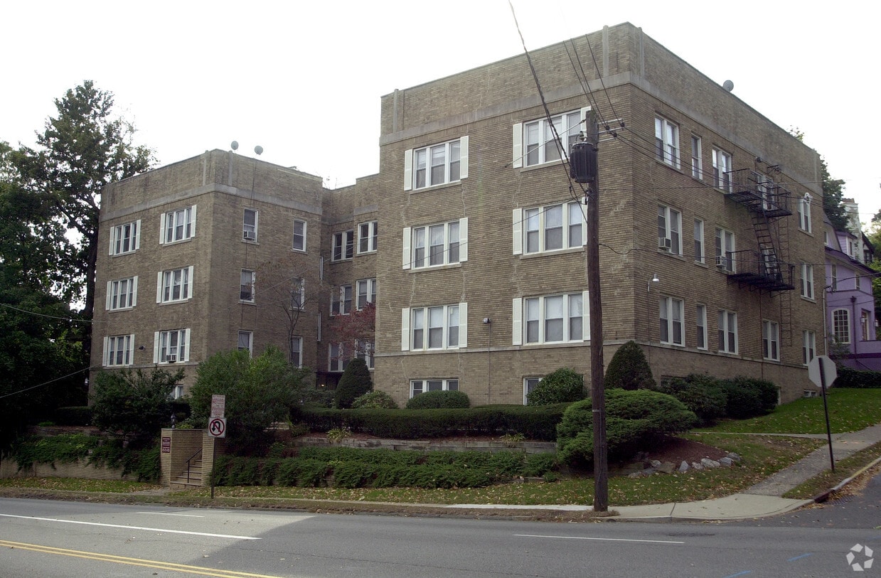 Foto del edificio - 836-838 Bloomfield Ave