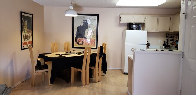 Foto del edificio - Las Palmas Downstairs Condo