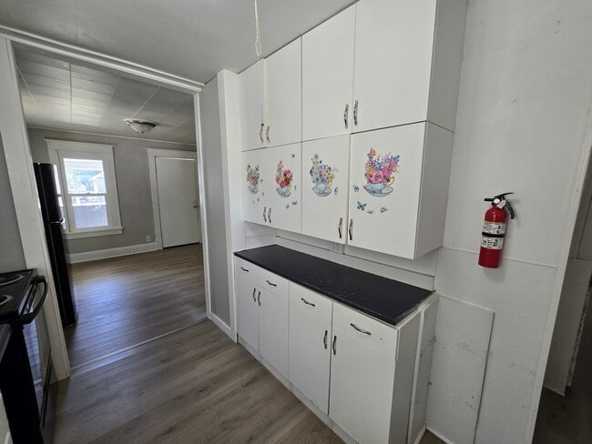 Building Photo - 518 Kern St