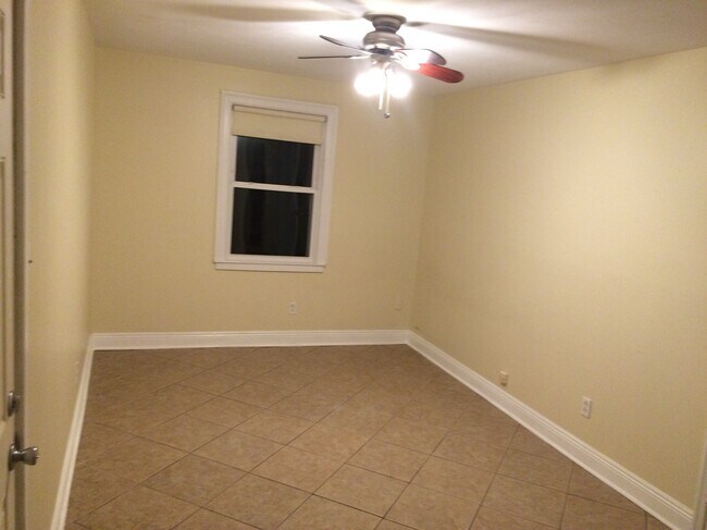 Building Photo - 104 Jules Ave