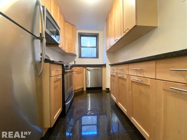 Foto del edificio - 333 E 49th St