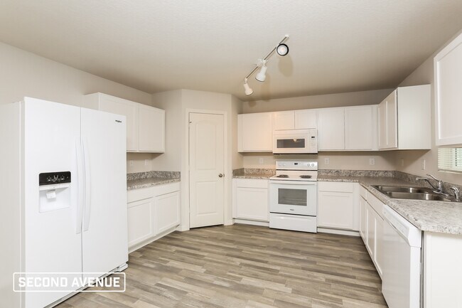 Building Photo - 208 Flounder Pl