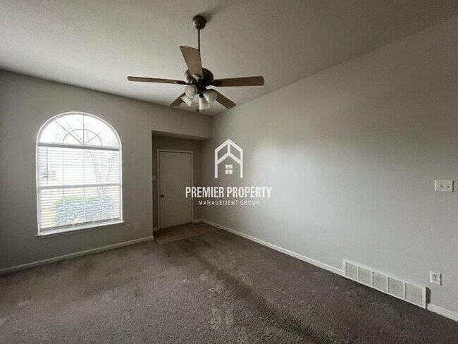 Foto del edificio - 6839 Kerry Valley Ln