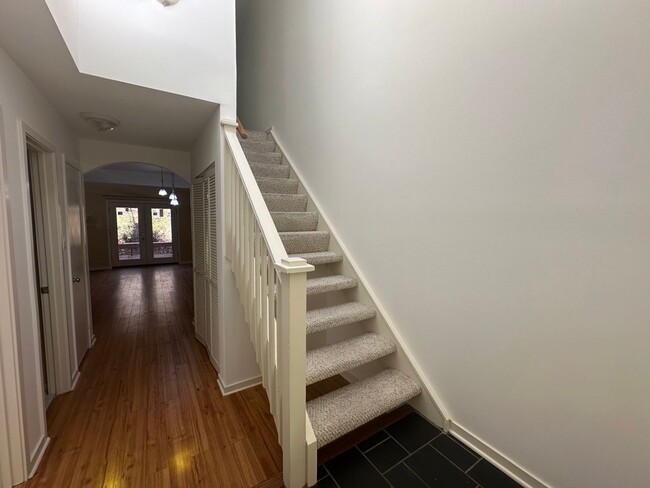 Building Photo - Impressive 2 Bedroom 2 Bathroom Townhome i...