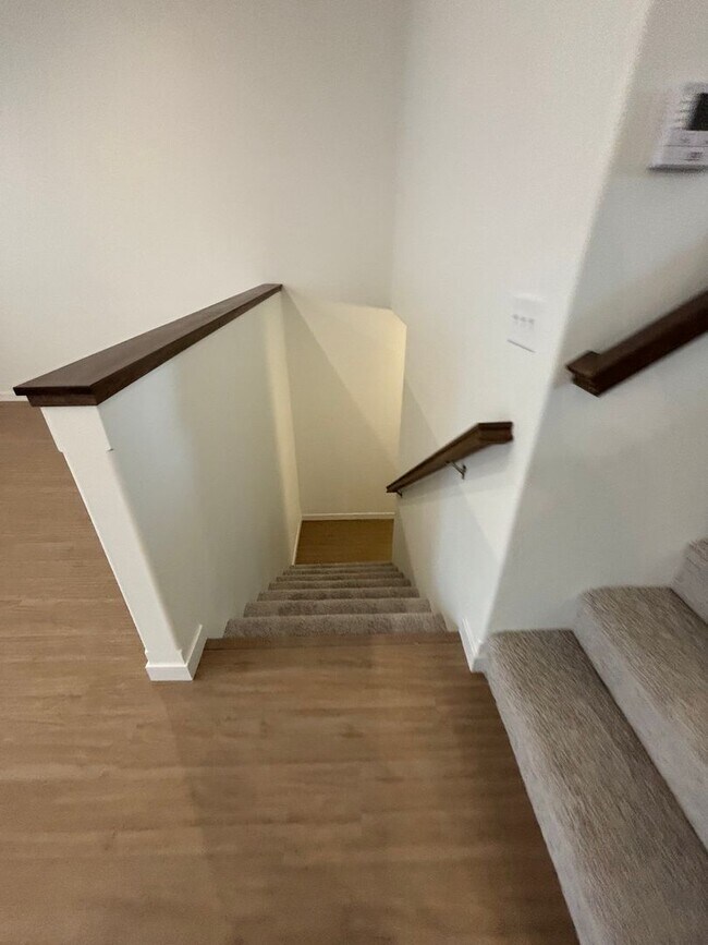 Building Photo - 3 Bed 3 Bath Townhome
