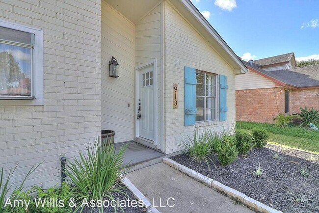 Building Photo - 3 br, 2 bath House - 913 Saint Timothy St