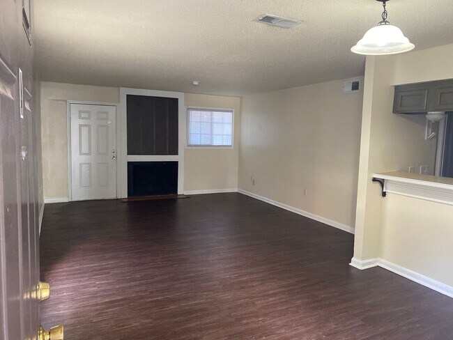 Building Photo - 1346 Jade Ave