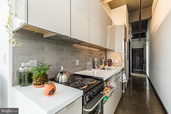 Building Photo - 1701 Tulip St